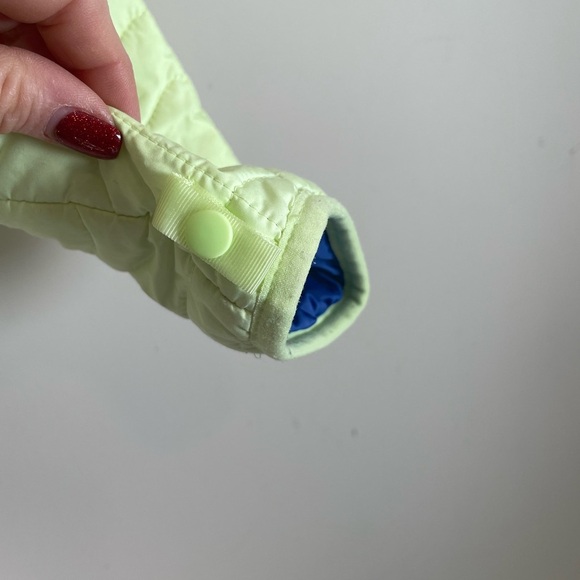 The North Face Women's Puffer Jacket in Lime Green and Blue - Picture 6 of 15